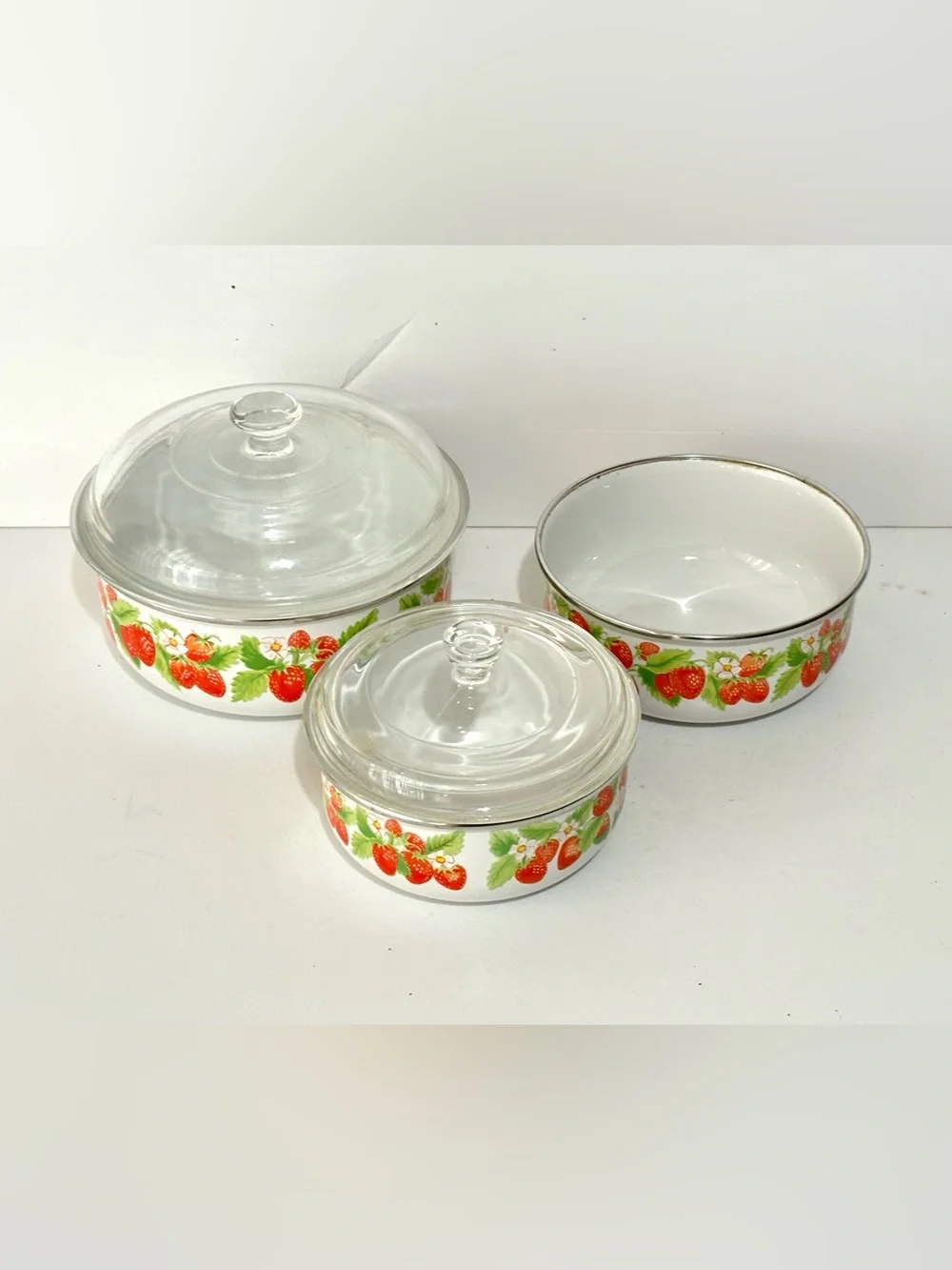 Vintage Kobe Kitchen Metal Enamel Strawberry Nesting Bowls Retro Enamelware
